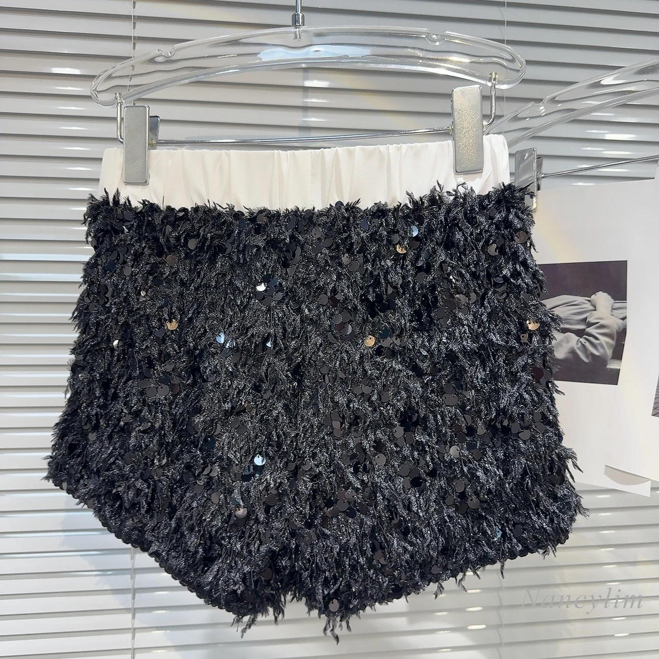 2024 Spring Women's Tassel Shorts New White Grinding Stitching Bright Silk Wool Fabric Dark Hot Girl Style Short Shorts Black