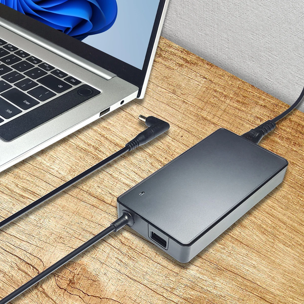 Versatile 90W Universal Laptop Charger for Optimal Performance