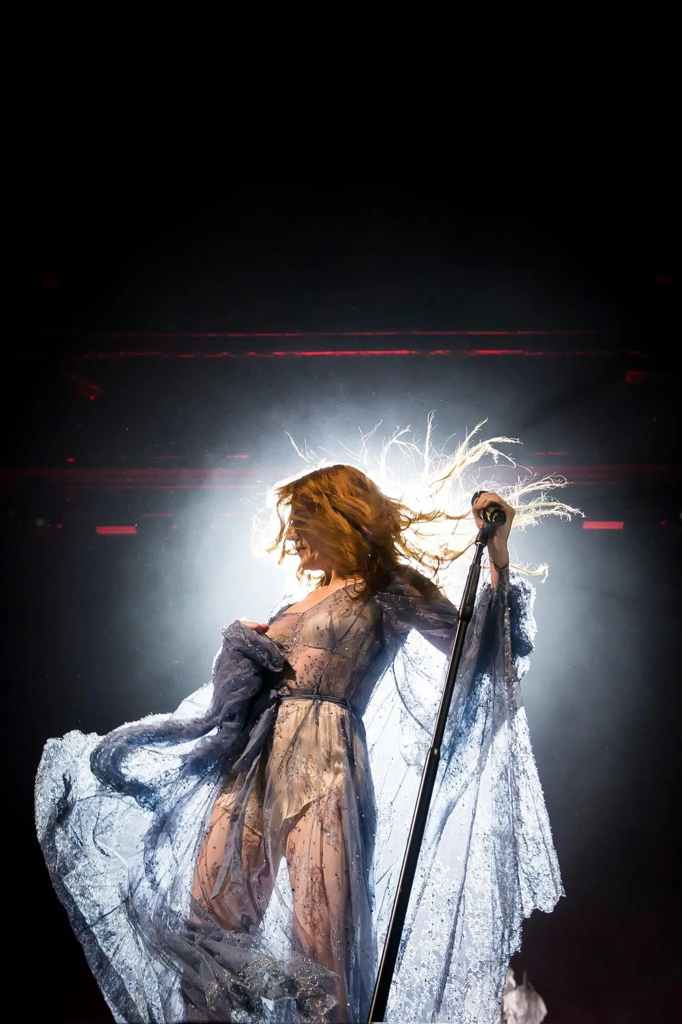 thumbnail image 1 of Póster fotográfico de concierto de la cantante británica Florence Welch, impresiones en lienzo, arte de pared para la habitación del hogar, para fanáticos de la música de Florence Welch, 1 of 5
