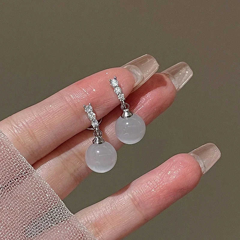 Orecchini a cerchio in placcato oro con pietre di zirconia cubica m