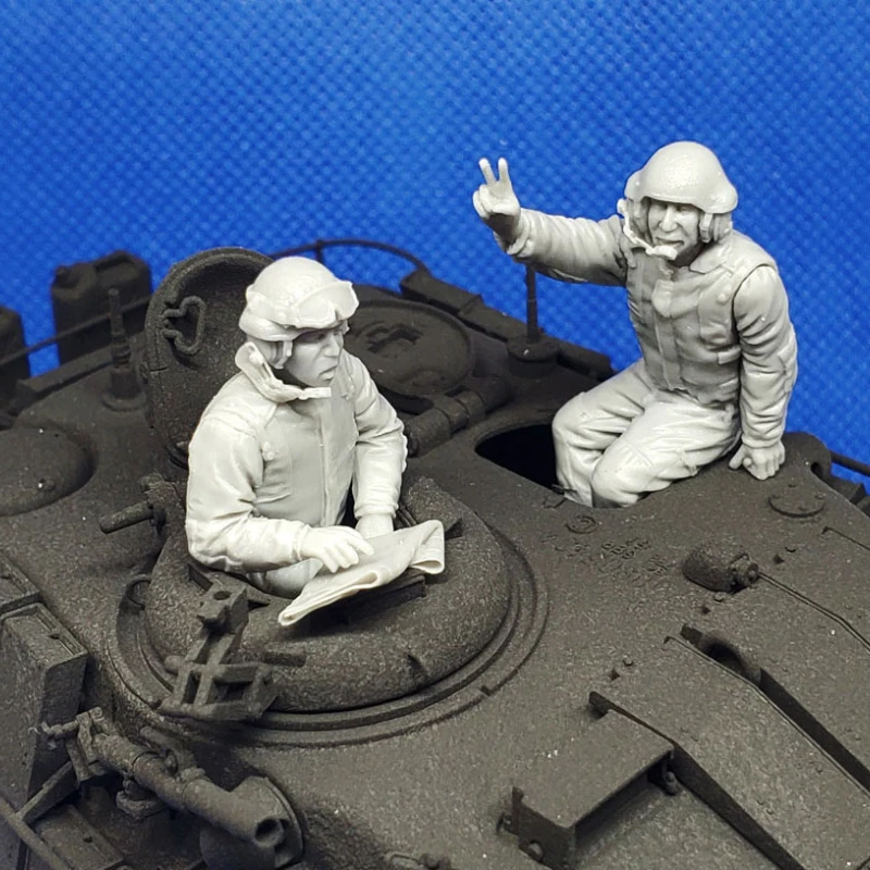 

1/35 Scale Resin Figure Model Kit Modern Military Israeli Tank Crew Scene Layout Miniature Figure Unpainted Unassembled DIY Toy