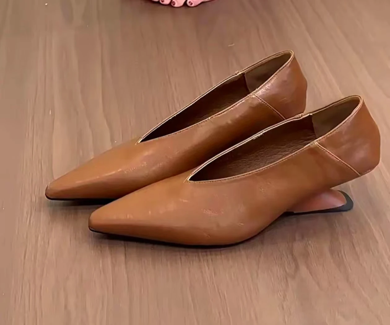 Bequeme Designer-Schuhe aus weichem Leder für Damen, spitz, rutschfest, Keilabsatz, Party-Damenschuhe, Outdoor, lässig, hohe Absätze – Detail 7