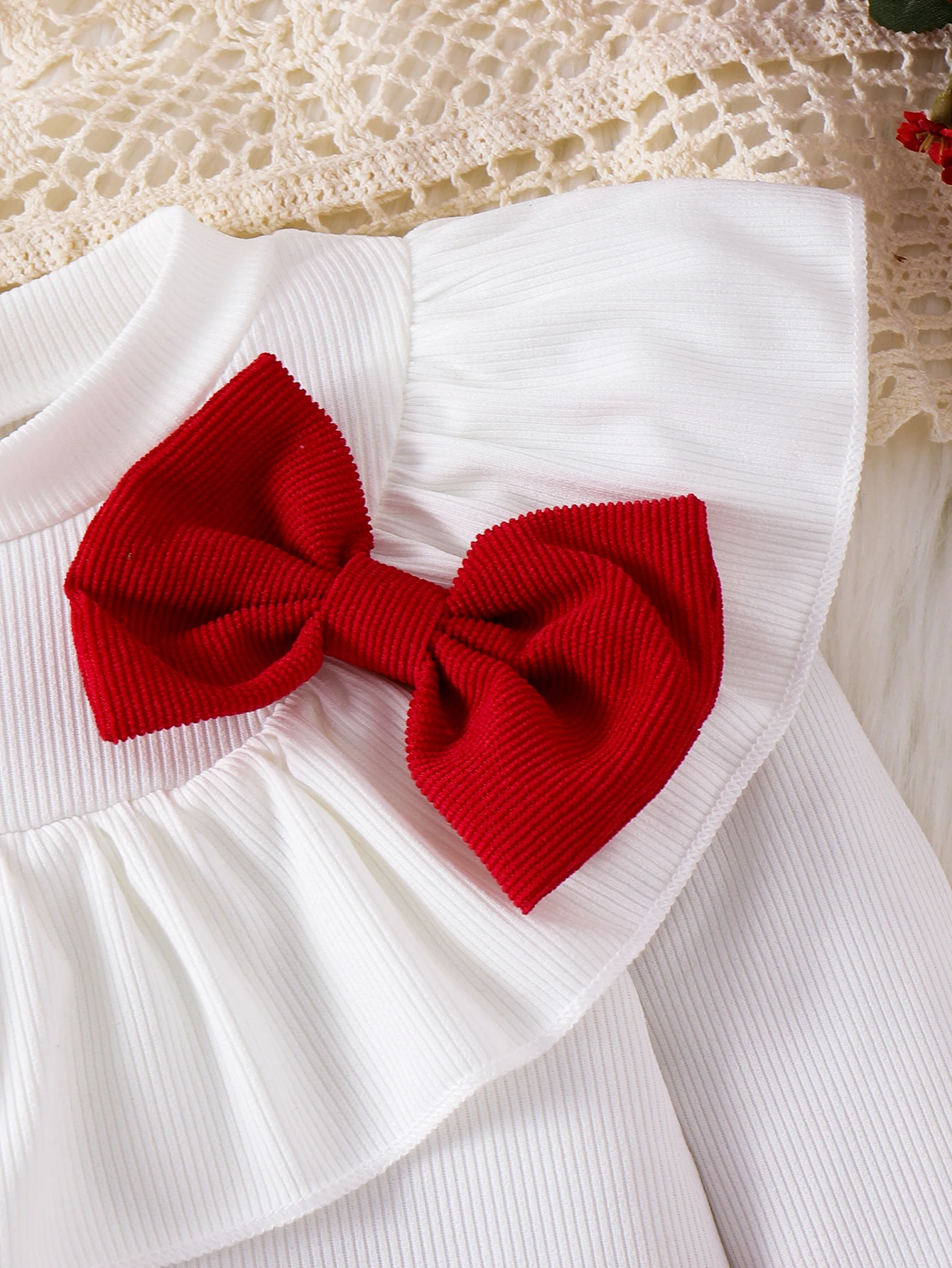 2 قطعة نمط جديد الخريف الحلو ولطيف فتاة طفل الأبيض القوس الدانتيل بأكمام طويلة بلوزات + ارتفع الأحمر بلون مطوي تنورة قصيرة