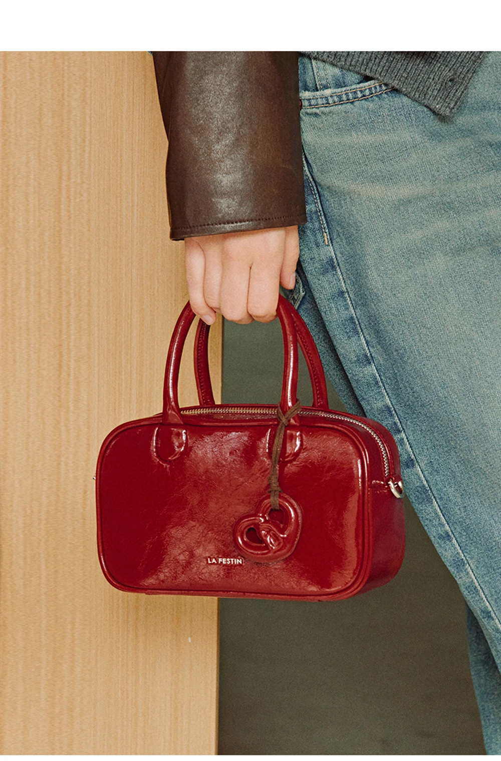 Handle and strap detail