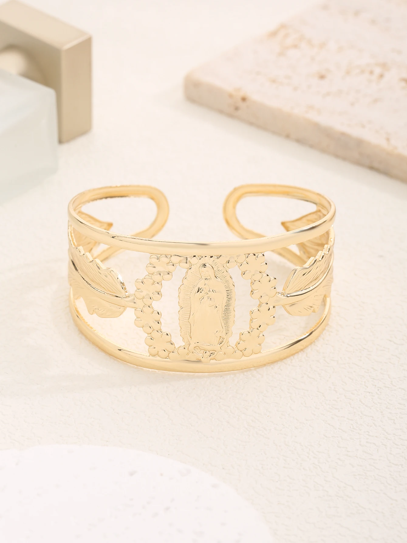 FanSibao Religious Collection Jewelry 14k Virgin Mary Hollow Relief Thick Bracelet Neutral Jewelry S-10122