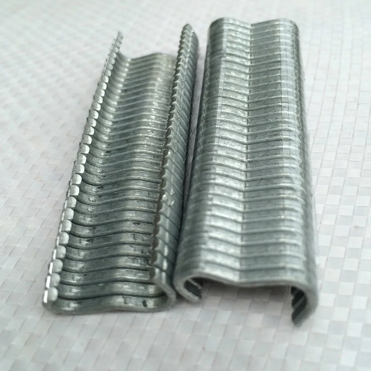 Neues Hog Ring Zangenwerkzeug oder 600 Stück M Clips Heftklammern Chicken Mesh Cage Wire Fechten Anti-Rutsch-Griff Edelstahl-Handwerkzeuge – Detail 7