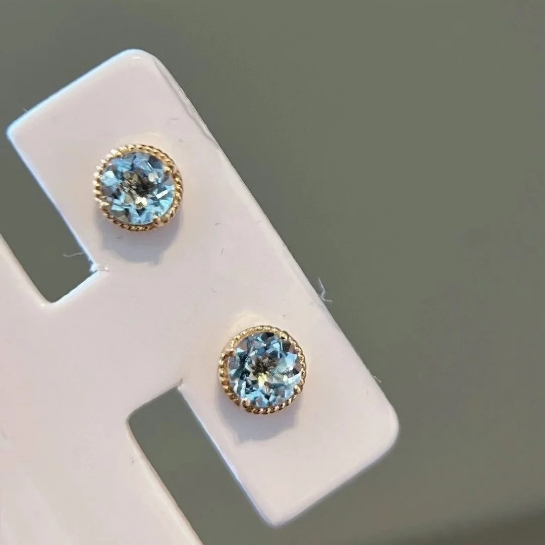 

9K Classic Aquamarine Round Stud Ears Deep Blue Aquamarine Classic Twist Edge Shape