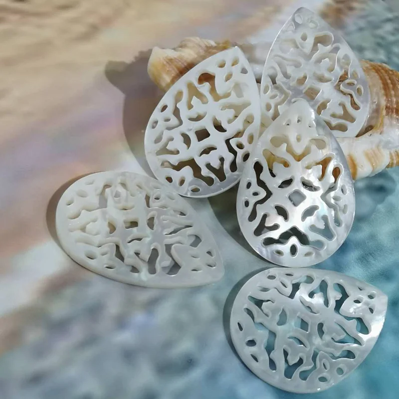 

Hollow Carved Water Drop Shape Shell Pendant Mother-of-pearl Charms Handmade DIY Earrings Necklace Women Jewelry Accessories