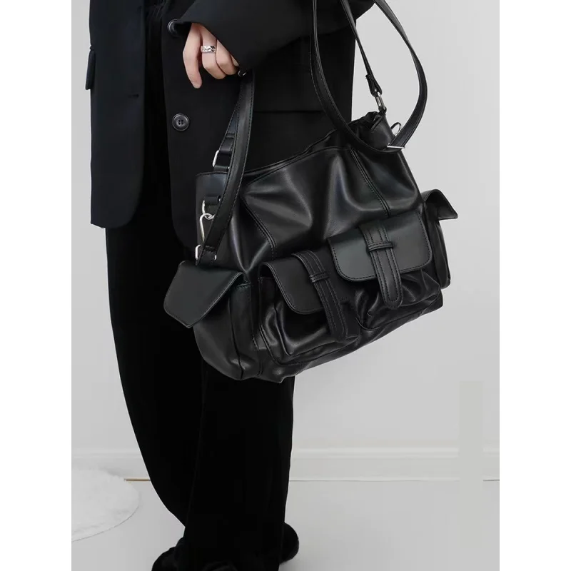 Vintage American style large capacity crossbody bag, fashionable black handbag, women's shoulder bag