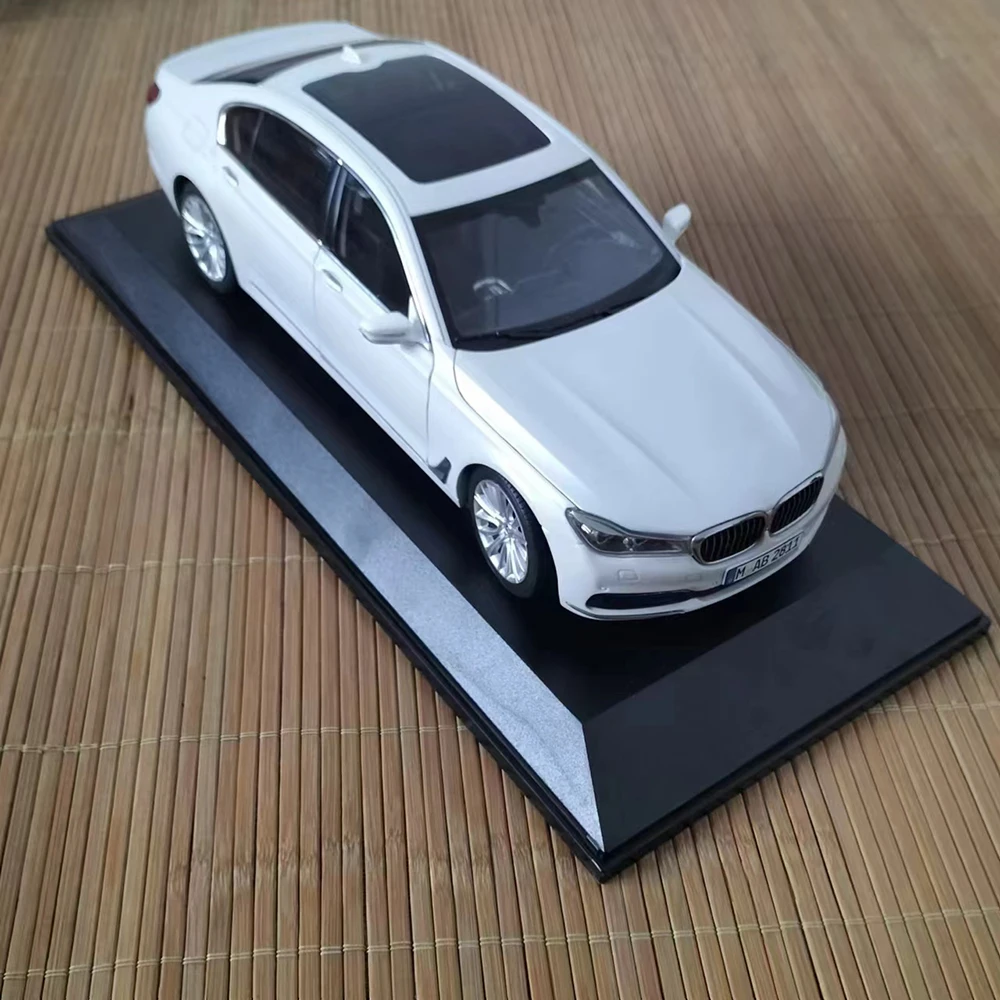 BMW 7シリーズ ミニカー 1/18 楽天市場】ミニカー 1/18 BMW 7シリーズ i7 ミニチャンプス