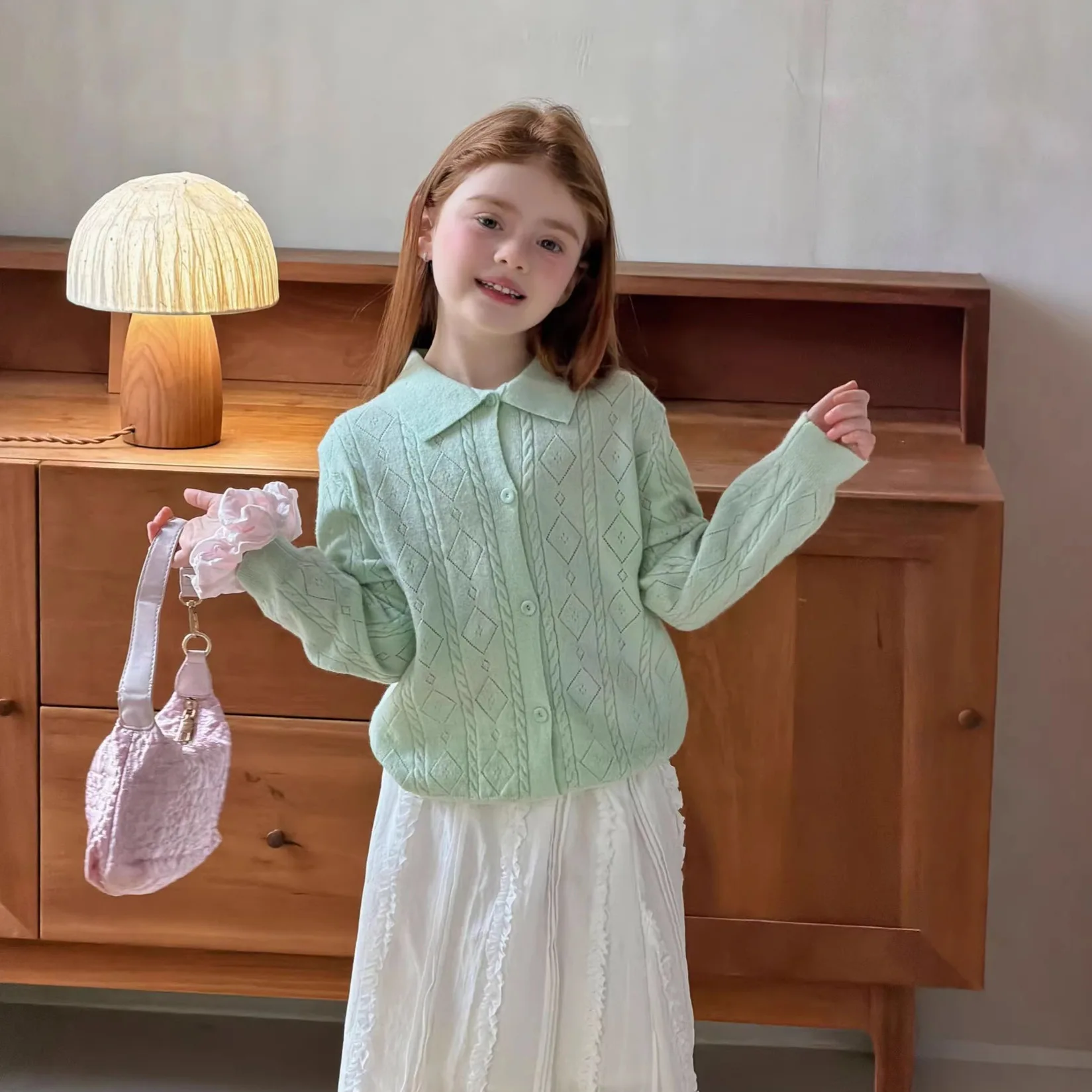 봄 신상 여아 단색 심플 니트 가디건 2026 아동복 여아 부드러운 다용도 스웨터 패션 캐주얼 상의