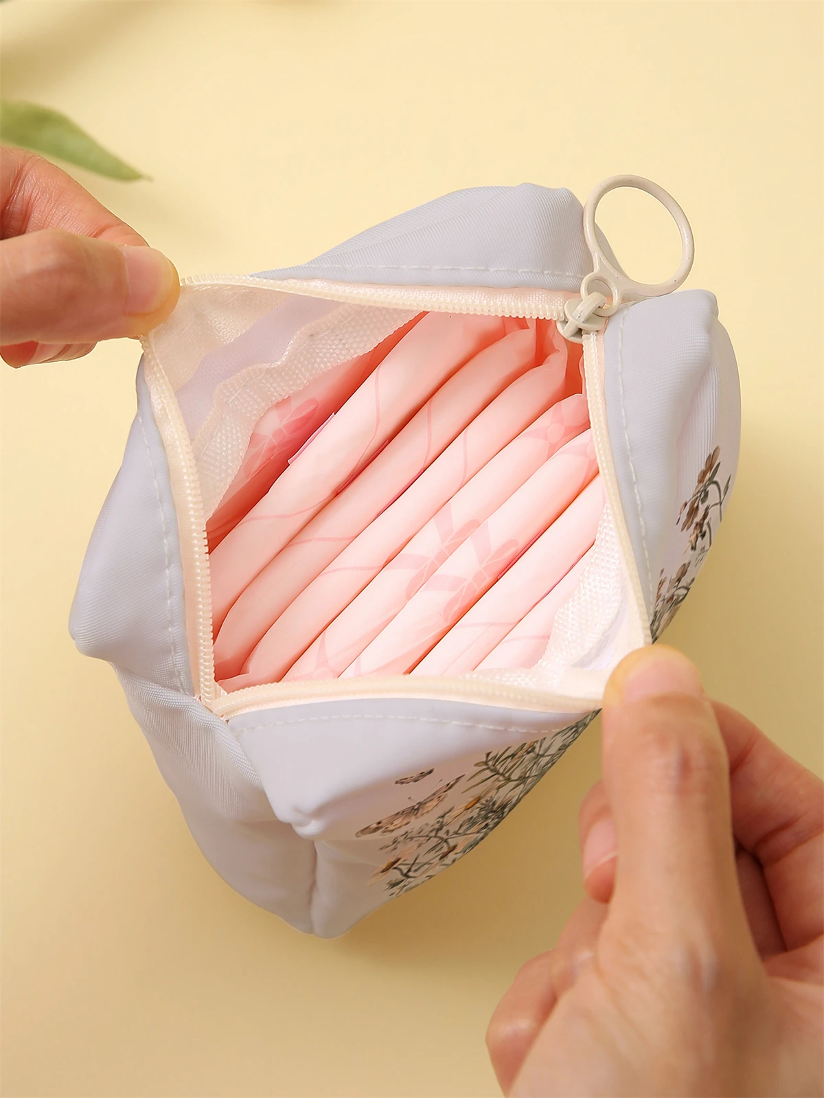 Flower and butterfly printed sanitary napkin storage bag, women's lightweight tissue bag, sanitary tissue bag