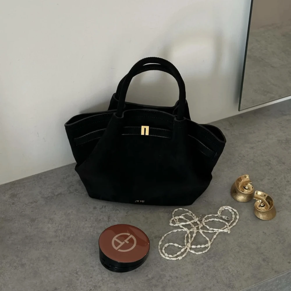 حقيبة كتف نسائية متوسطة الحجم من JW PEI مصنوعة من...