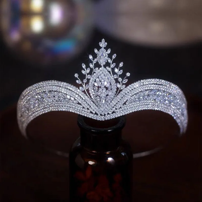 

KMVEXO 2022 Women's Classic Crystal Wedding Princess Tiaras Rhinestone Tiara Crown Pageant Diadem Bridal Party Birthday Gift