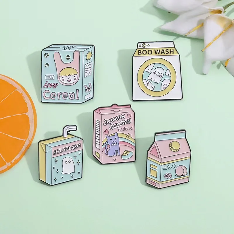 Cute Milk Box Spille Smaltate Custom Kawaii Cat Boo Ghost Spille Distintivi Risvolto Zaino Vestiti Gioielli Regali Per Amico All'Ingrosso