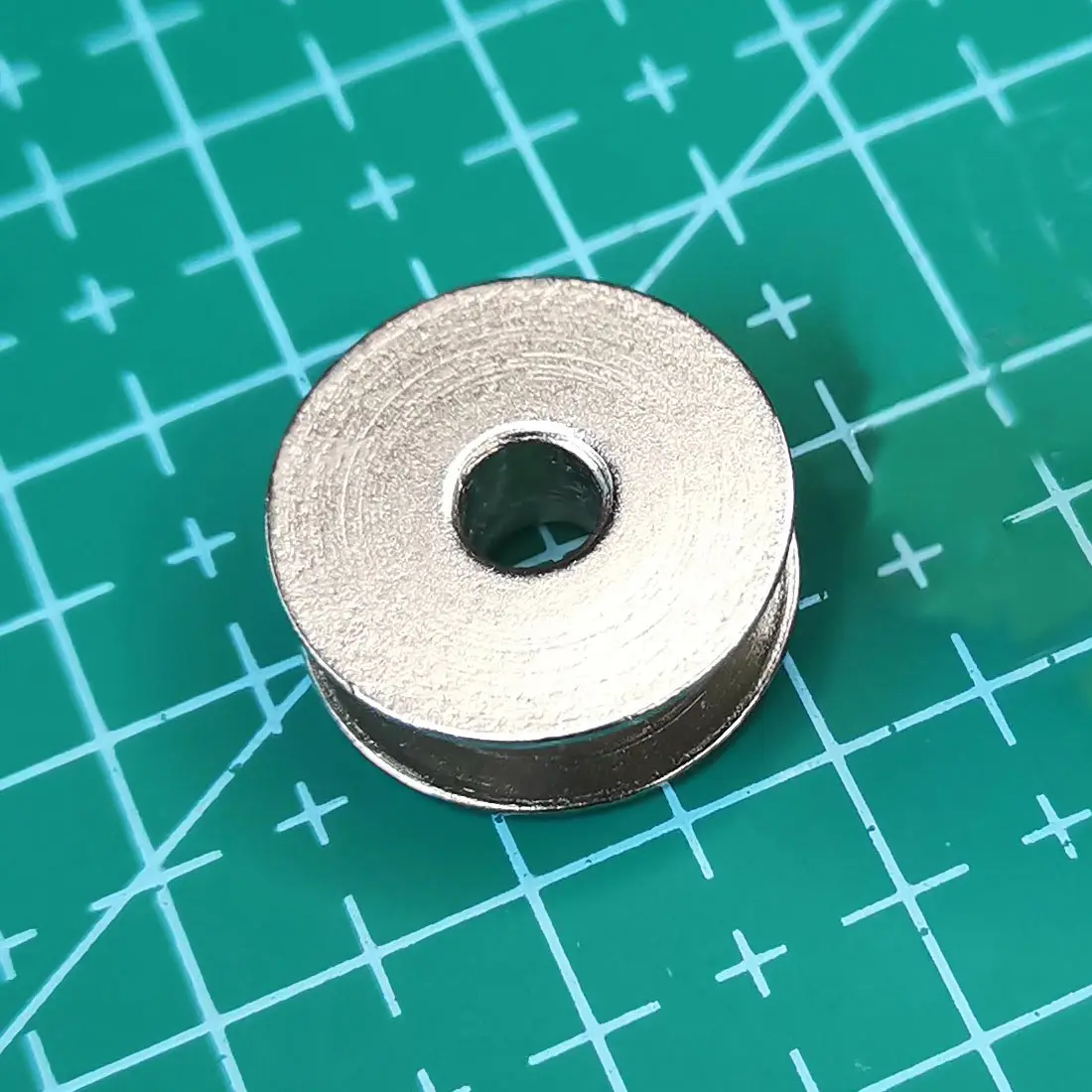 Set Gancio Navetta Per Macchina Da Cucire - Include Gancio, Custodia Spolina E 5 Bobine | Ricambio Universale - Foto 10