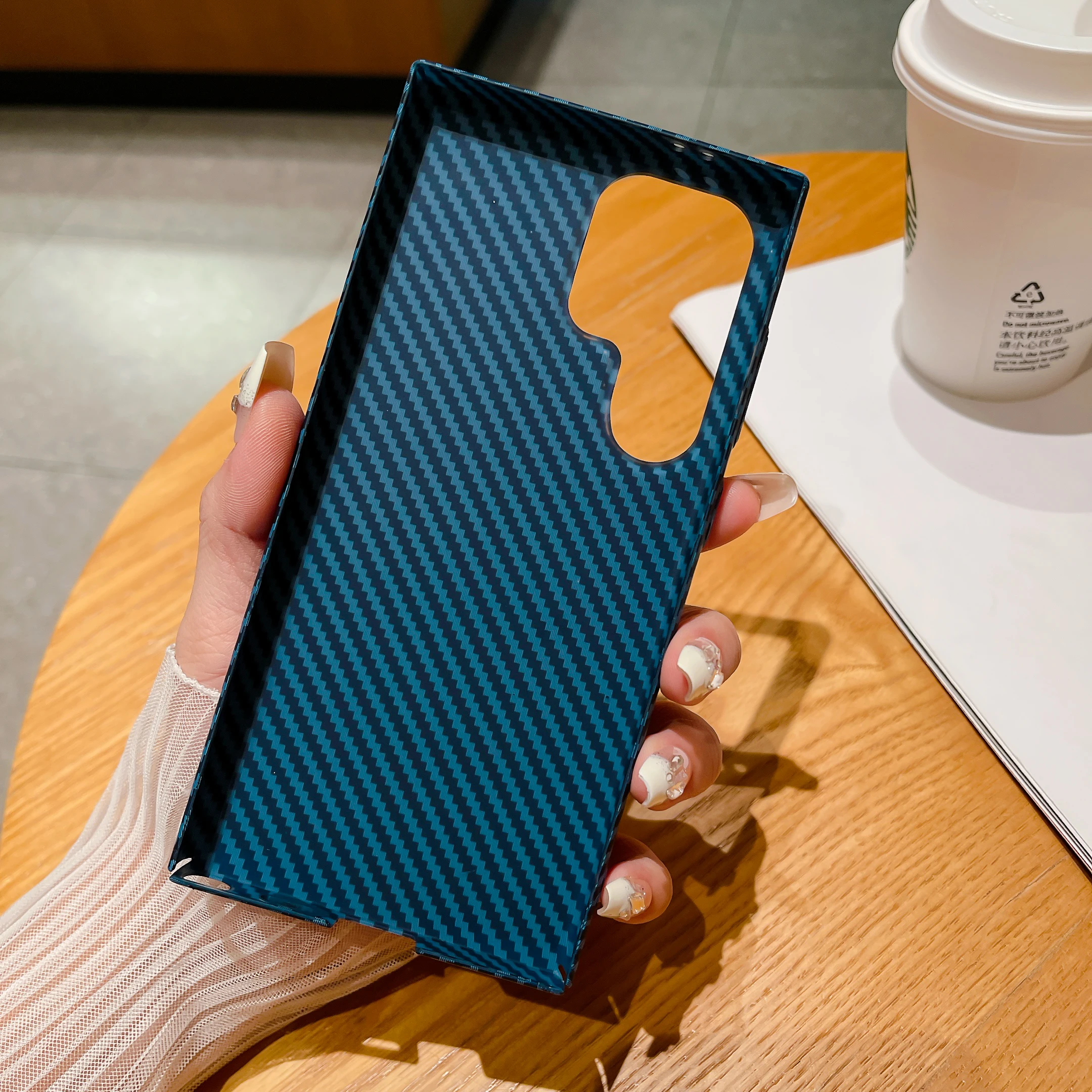 حافظة فاخرة رفيعة للغاية من ألياف الكربون لهاتف سا...