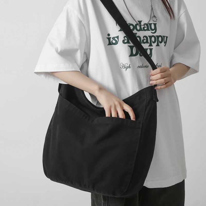 รูปสินค้า กระเป๋าสะพายข้างนักเรียนหญิง ใส่ของได้เยอะ น่ารัก