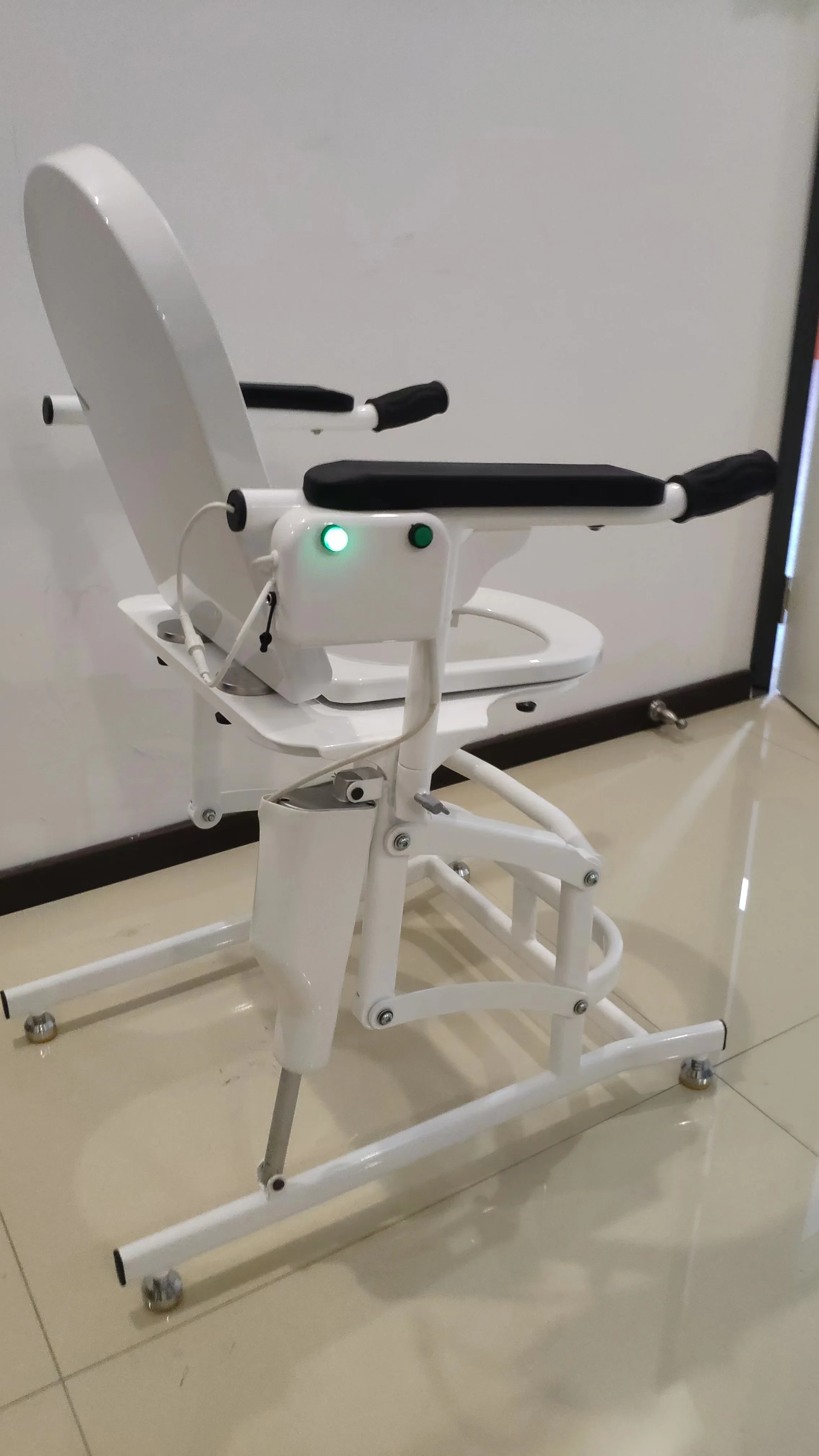 Bathroom Toilet Mobile Portable Commode Chair Commode Potty Toilet Seat 4