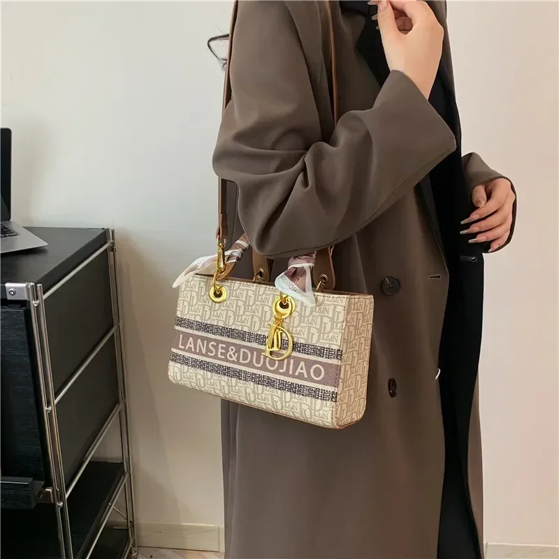 Рисунок 3 - Женская сумка через плечо