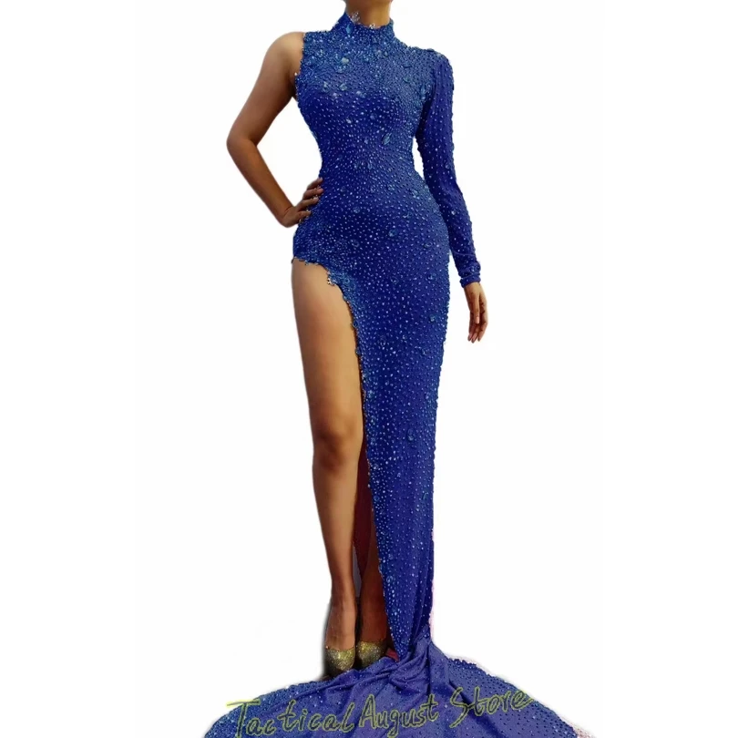 Рисунок 4 - Женское платье с высоким разрезом