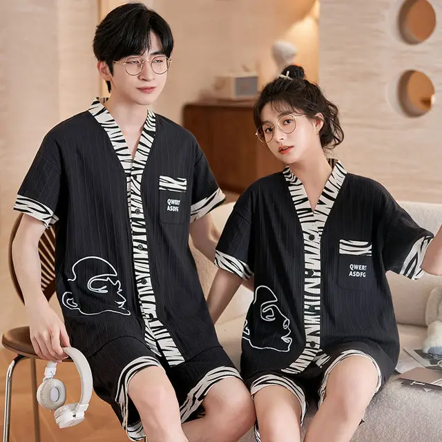 부드럽고 스타일리시한 커플 잠옷: 편안한 수면을 위한 사랑스러운 선물