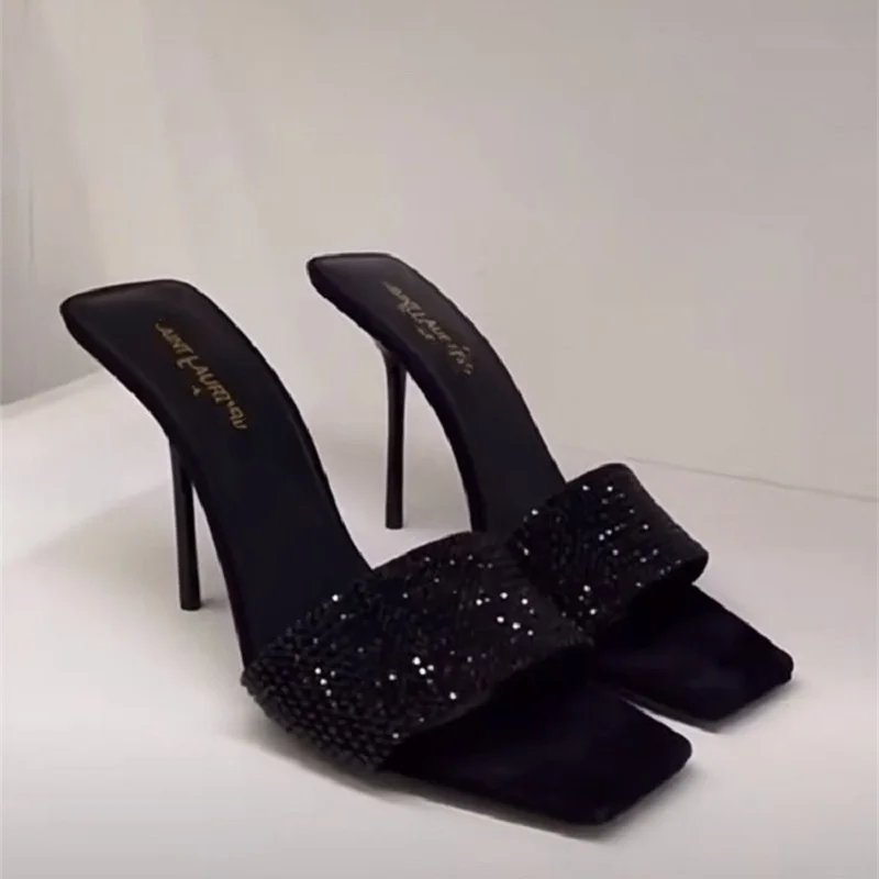 

Летние Новые квадратные черные модные тапочки со стразами в полоску на высоком каблуке банкетное платье универсальные сексуальные женские сандалии