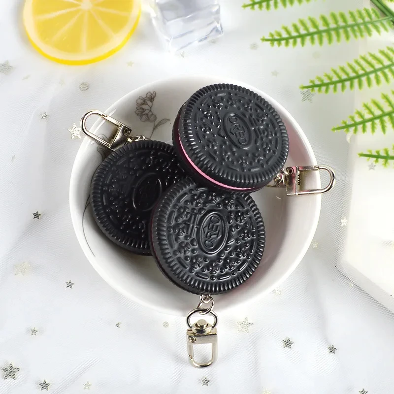 Oreo-Llavero con forma de galleta para mujer, accesorio divertido de PVC, simulación de aperitivos, comida, coche, teléfono, bolsa, colgante, adornos, joyería, Llaveros