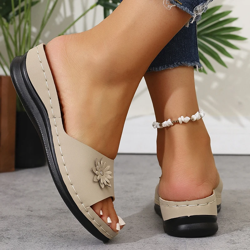Lightweight Wedges Slippers Women 2025 Summer Flower Decor Thick Sole Sandals Woman Plus Size 36-43 Platform Beach Flip_voghion.com