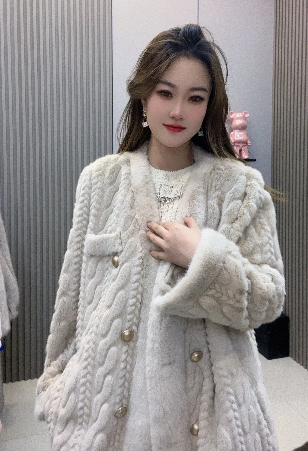 Fashion Heavy Industry High-End Long Warm Coat Winter Commute Style Elegant Long Sleeve V-neck Striped Women's Faux Fur Jacket