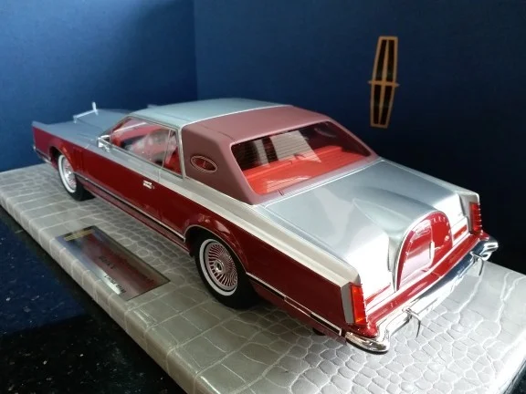 AMC 1:18 For Continental Mark V Diamond Jubilee Edition Classic 