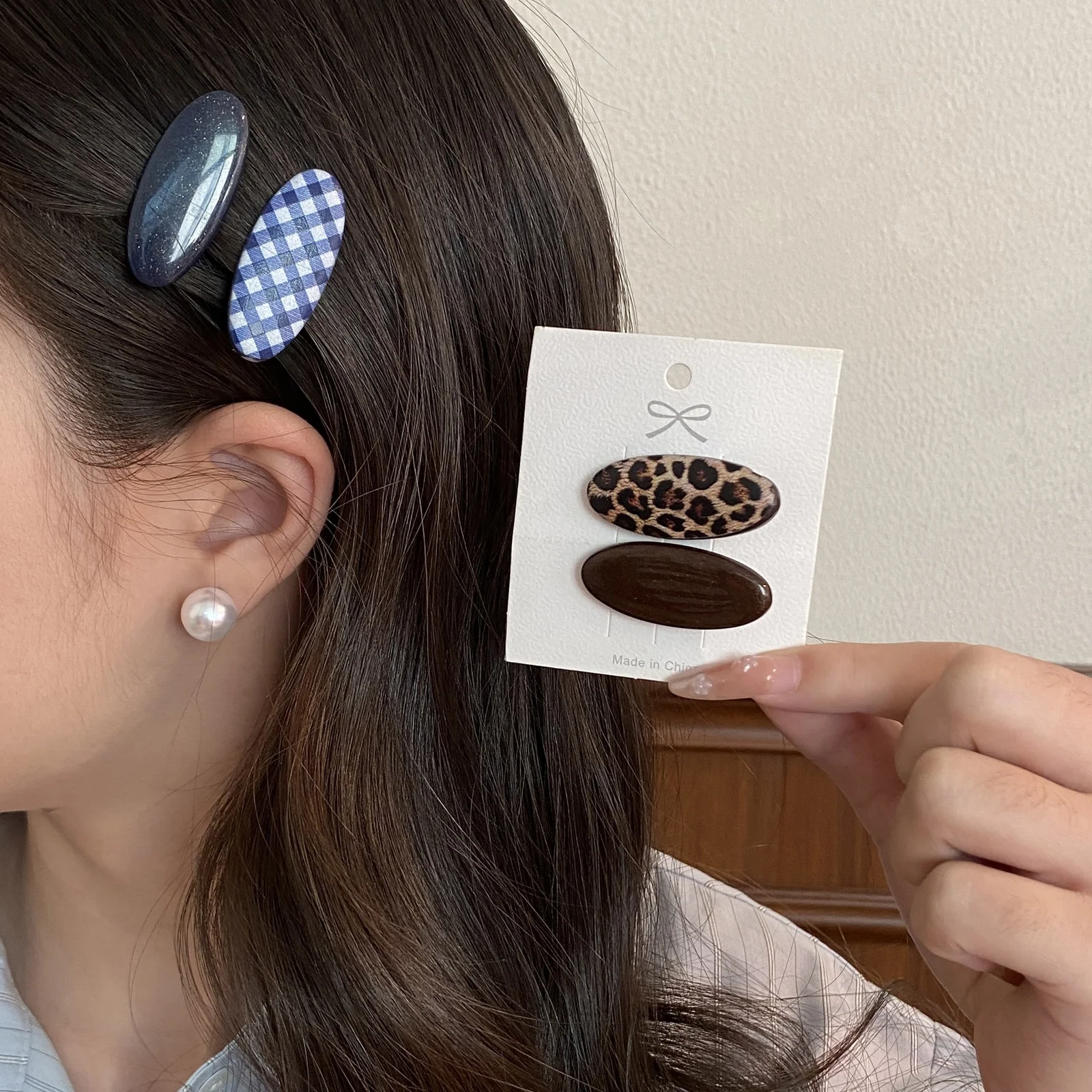 2 Stück Leoparden- und solide ovale Haarspangen, minimalistischer Haarschmuck für Damen-Haarstyling