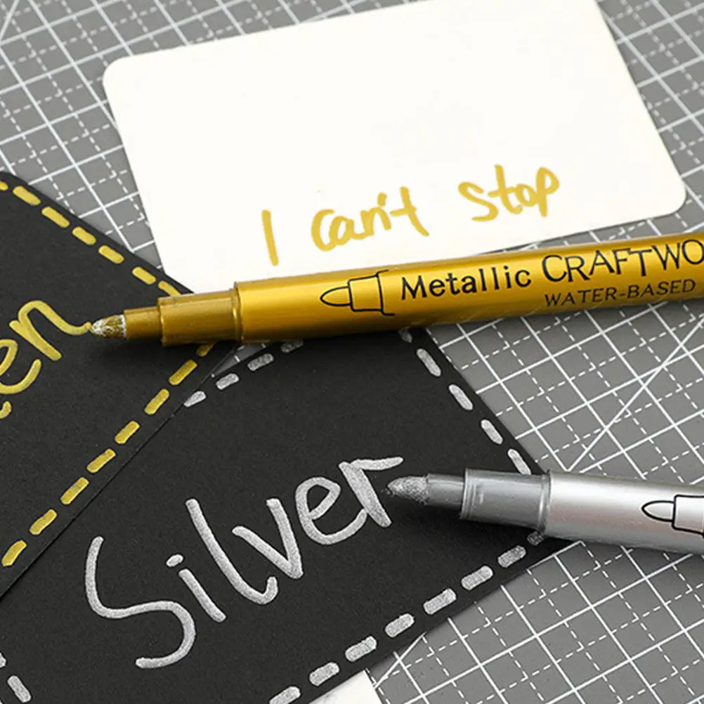 12Pcs 메탈릭 컬러 페인트 펜 오일 기반 빠른 건조 영구 마커 직물 목재 금속 플라스틱 표면 예술가 공예가용