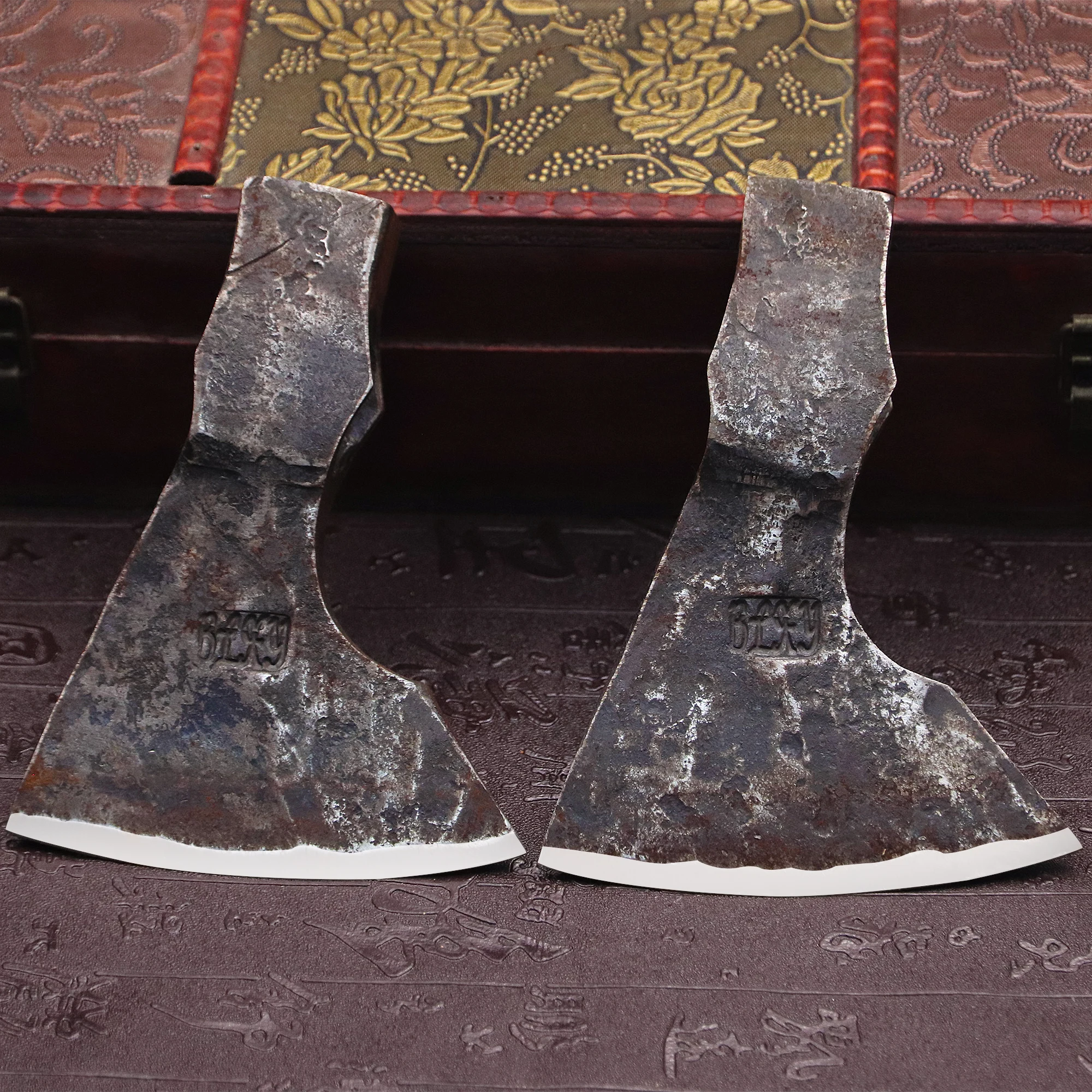 Description Picture 4 of itemHand-wrought high carbon steel jungle axe, outdoor logging axe, EDC tool axe head, camping axe