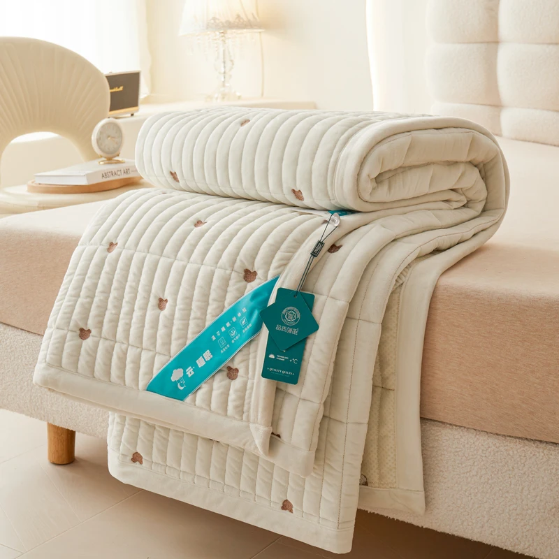 1pc Solid Color Milk Velvet Mattress Pads Winter Warm Four Corners With Elastic Band 매트리스커버 Soft Bear Embroidery 200X200CM 야전침대