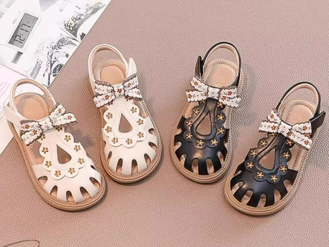 

Girl Sandals Spring Summer New Embroidered Closed Toe Soft Sole Chinese Style Flats Princess Shoes designer sandal