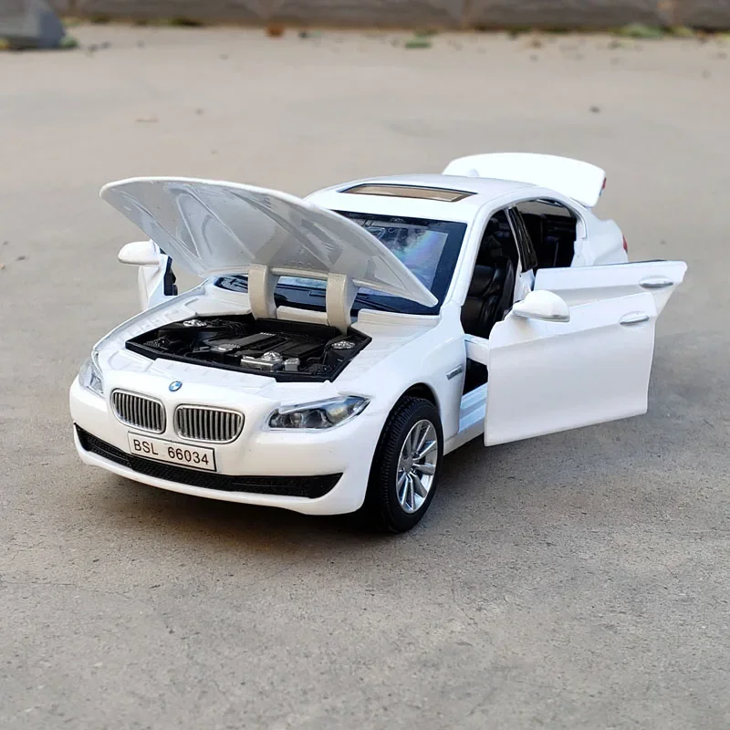 1:32 BMW 535 Keverés autó manöken diecasts & Gyermek- vehicles Gyermek- autó Fém Gyűjtés manöken Magas légnyomású levegő Tettetés toys számára gyerekek Adomány