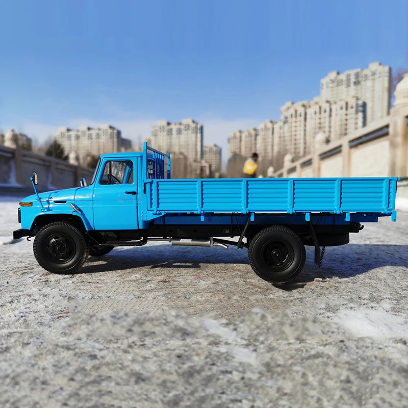Century Dragon 1:24 Jiefang CA141 truck, old Jiefang car model