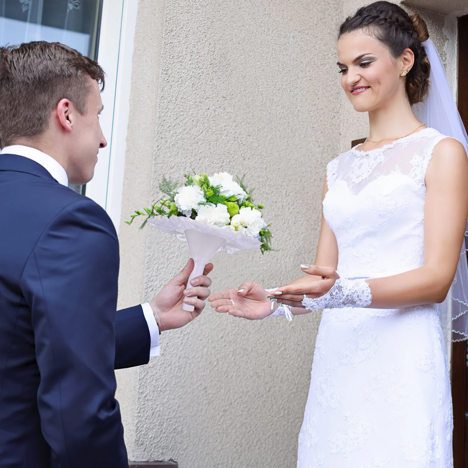 White Decor Bridal Bouquet Holders Artificial Flowers Boquette Bride  Bouquets Receptacle