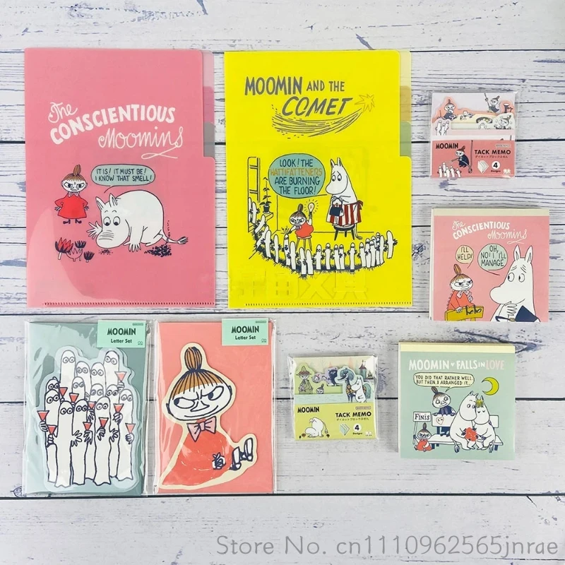 Bandai Sunstar Moomin 2026 Life Series Blocco Memo Adesivo Fustellato con 4 Design, Cartella Porta Documenti, Cancelleria per Ufficio per Uso Quotidiano