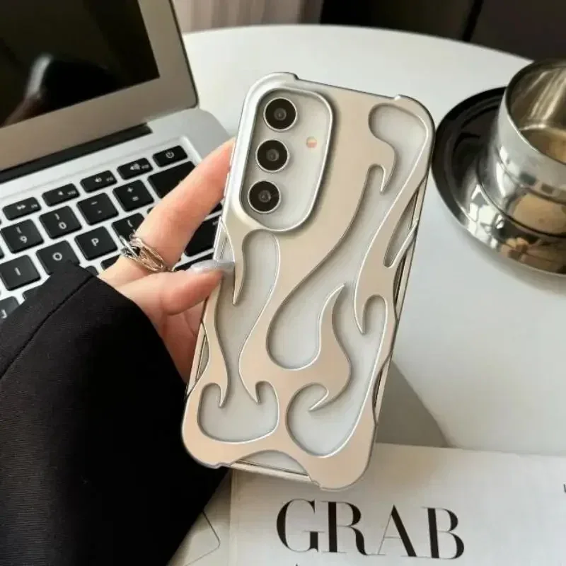 Custodia morbida alla moda con motivo a fiamma sottile e cava per Samsung Galaxy S24 Ultra S23 S22 A55 A16 A54 A06 A15 A14 Cover antiurto 3D_voghion.com