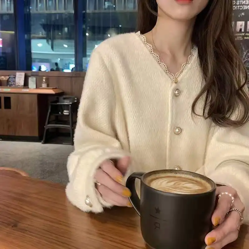 ������ ��Ƽ�� ��Ʈ �巹��, ĳ�־� �� �Ҹ� a-���� �̴� ������ �巹�� �κ�, �ʹ� Vestidos �����, 2022 �� �ܿ�