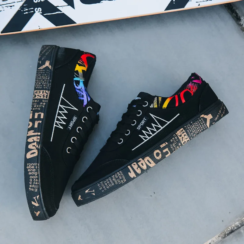 Graffiti Canvas Shoes Men Breathable Flat Casual Shoes Outdoor Comfortable Walking Sneakers New Student Shoe Zapatos Hombre sports shoes casual shoes