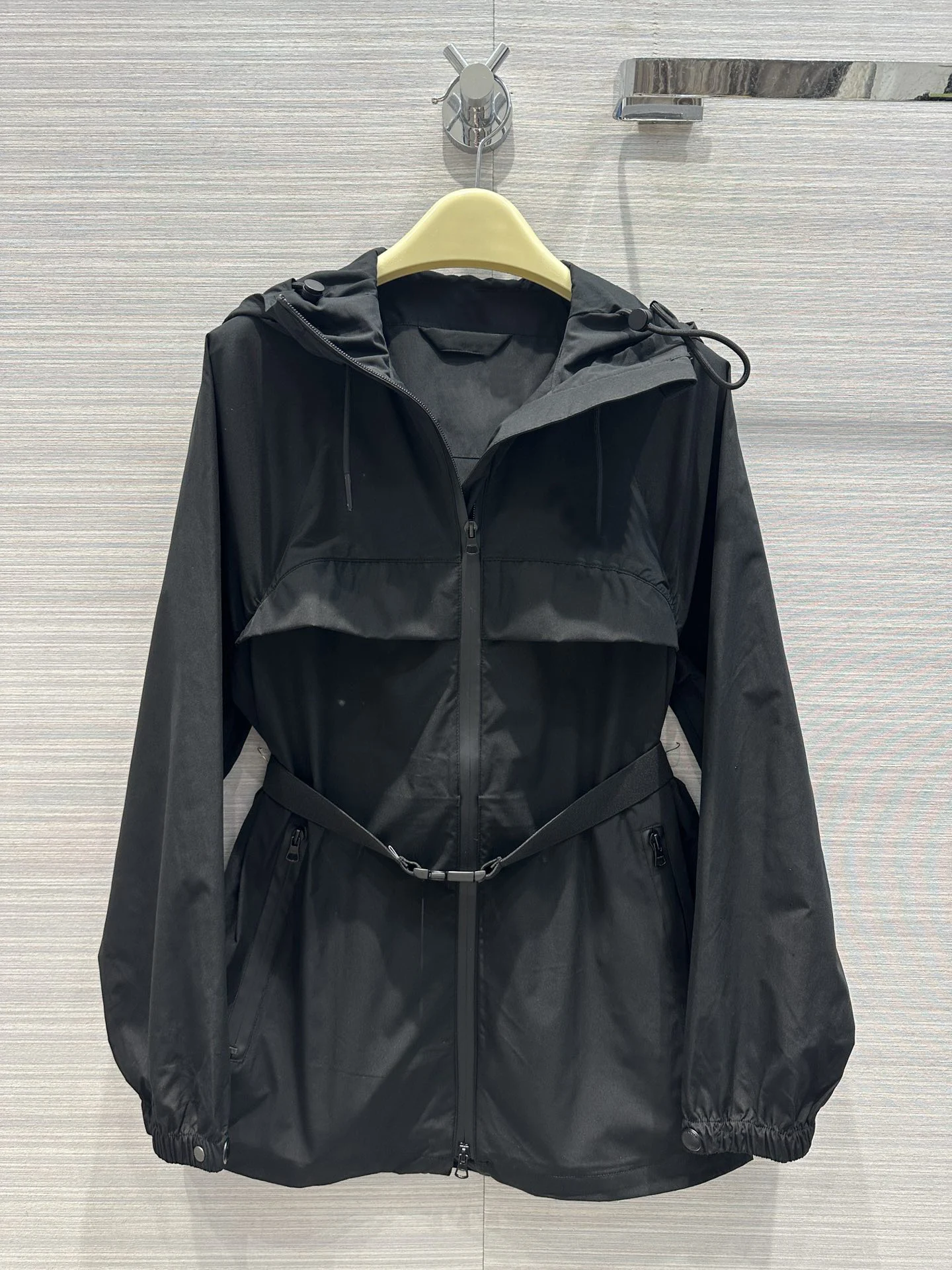 

Outdoor hardshell jacket, rich and diverse handsome style8.6