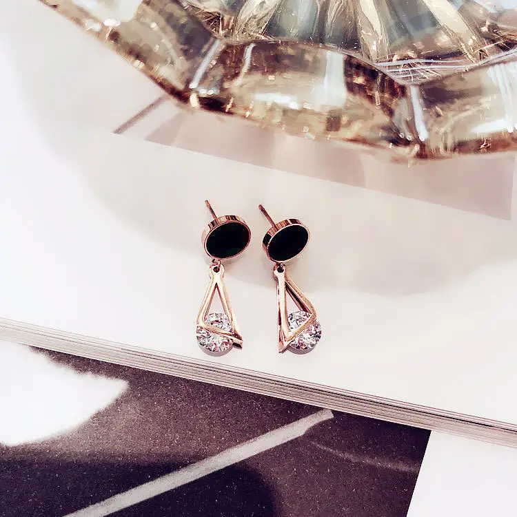 2021 New European and American Triangle Geometric Diamond Titanium Steel Female Earrings Trendy Simple luxury 18K gold |