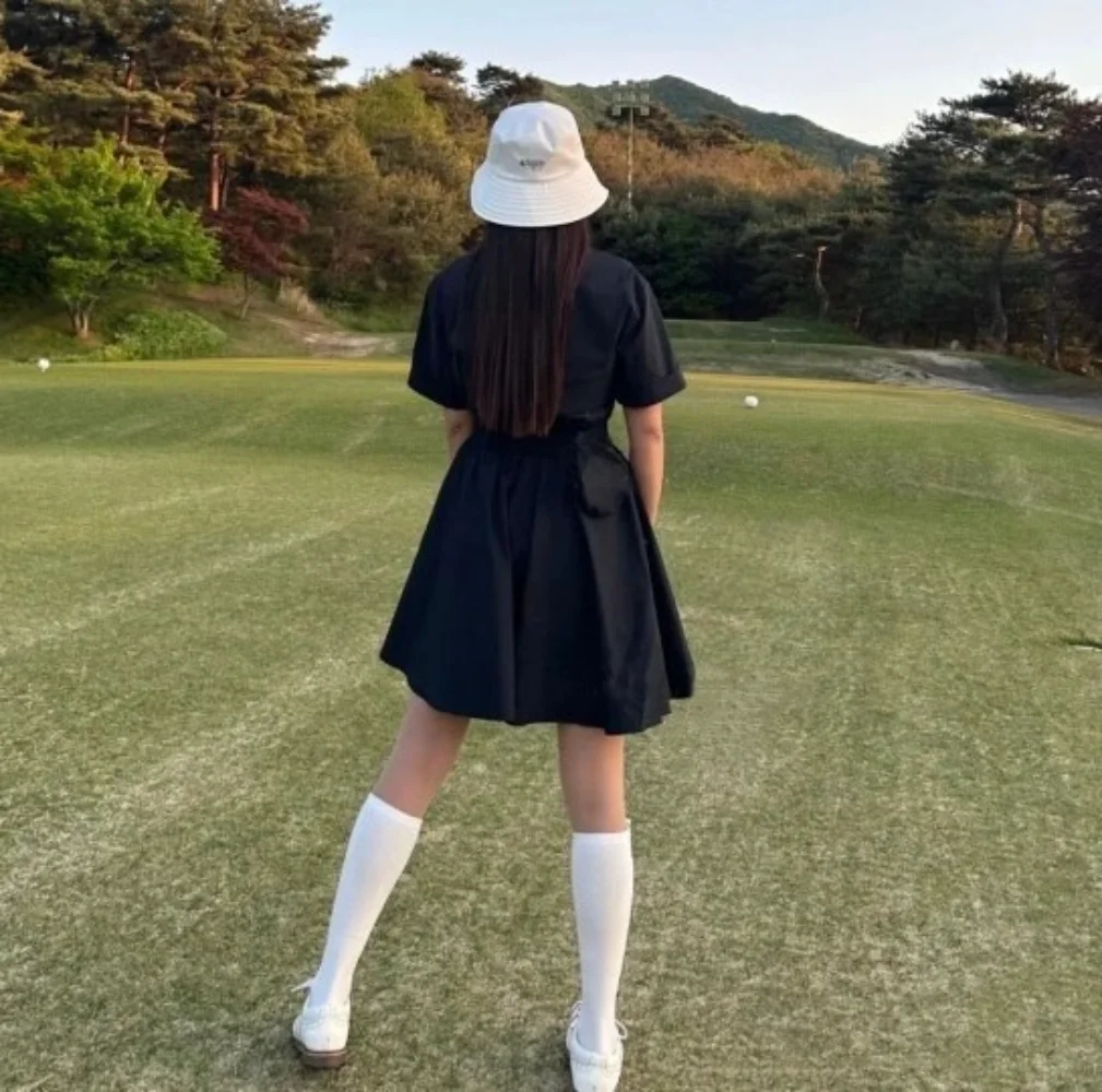 새로운 여름 한국 오리지널 여성 골프 드레스 슬림핏 중간 길이 노출 방지 야외 스포츠 드레스 다용도 패션 점프수트