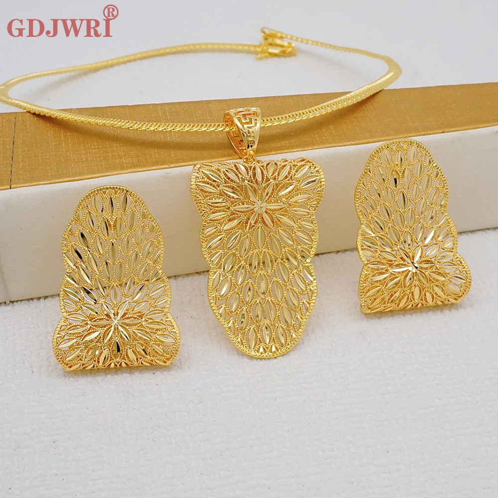 

Fashion Dubai Gold Color Classic Jewelry Sets Copper Earrings Pendent Necklace For Women Romantic Sets Daily Wear Party Gifts