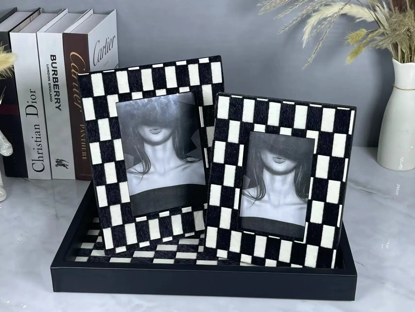 

Modern Light Luxury Leather Photo Frame Desktop Decoration Birthday Party Gift