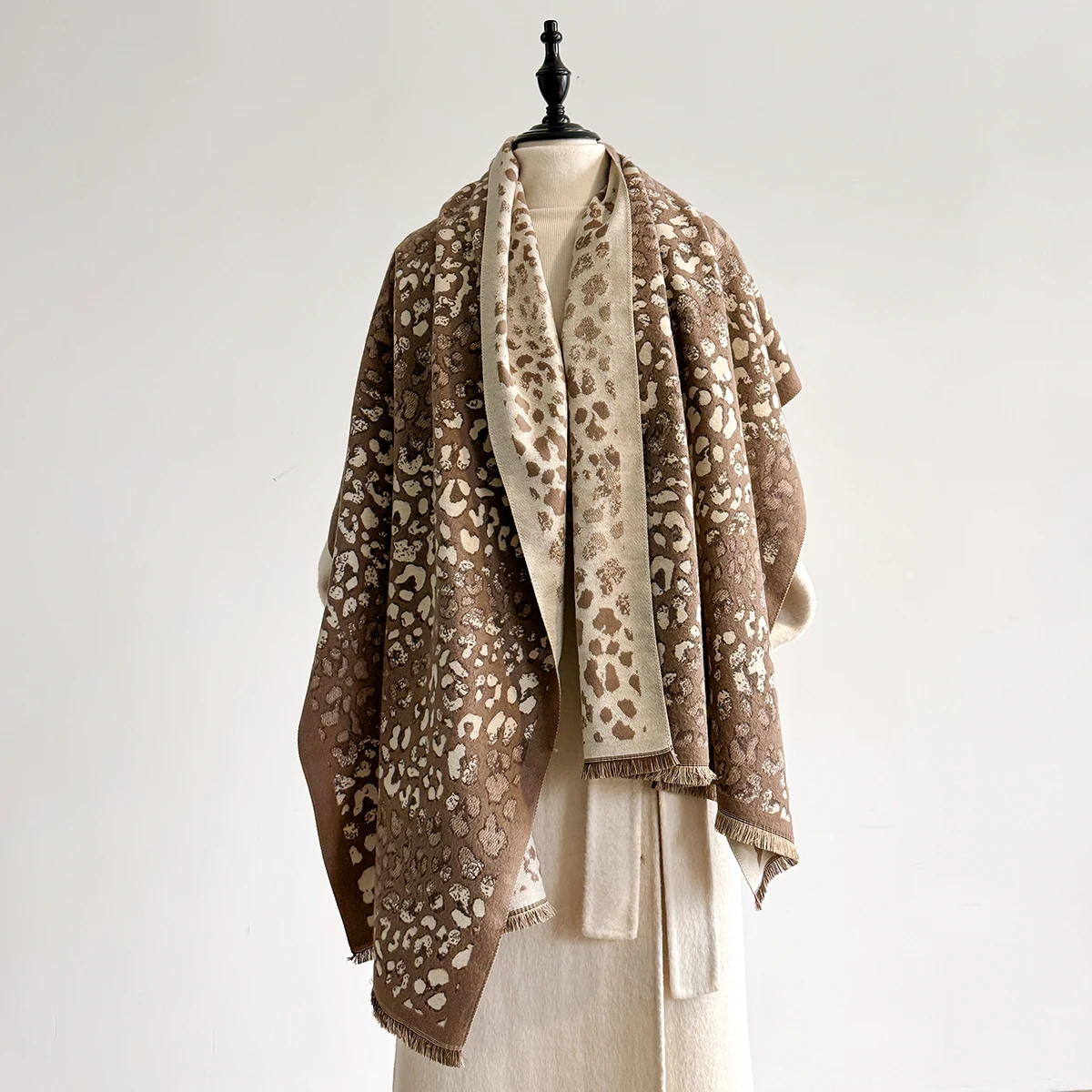 2025 Design Leopard Printed Cashmere Scarf Women Winter Pashmina Shawls And Wraps Thick Warm Bufanda Stoles Blanket Luxury