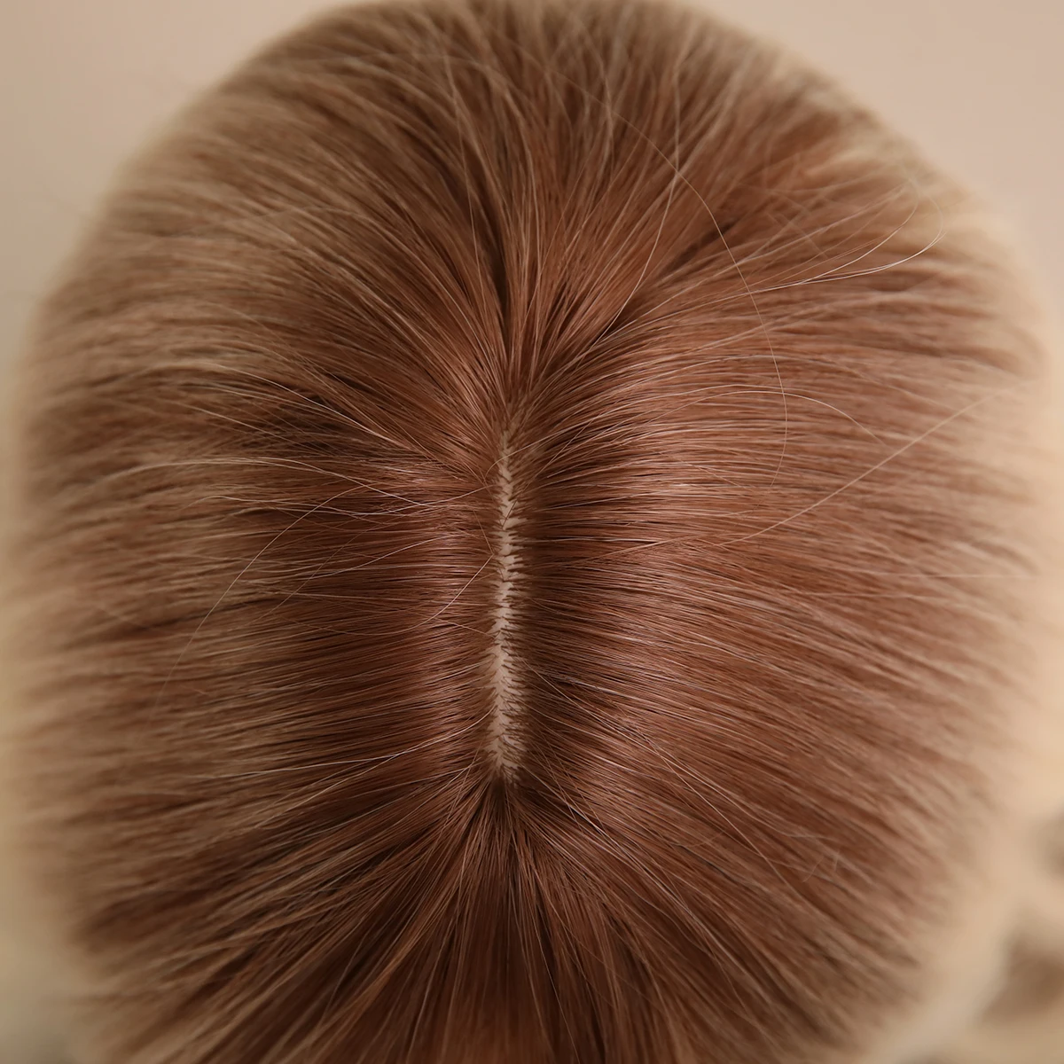 Рисунок 3 - Серо-коричневые женские длинные вьющиеся волосы